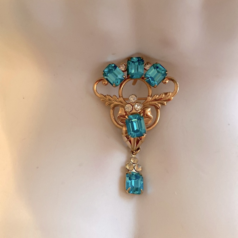 Vintage teal blue brooch with clip to go on chain.